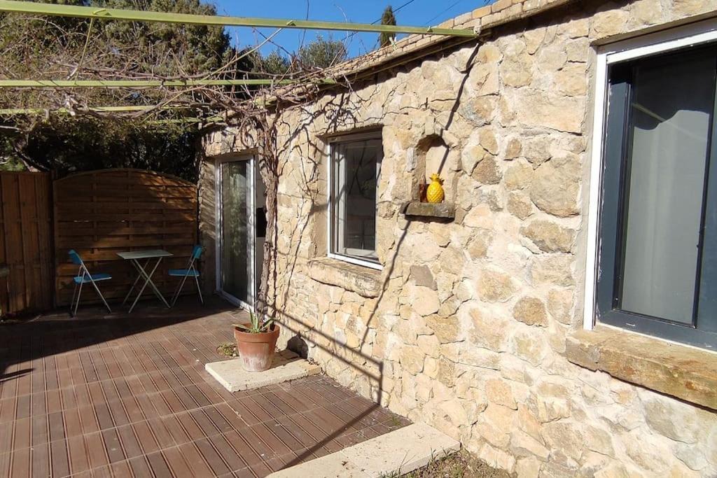 Charmant Studio Independant Dans La Colline Eyguières Exterior foto